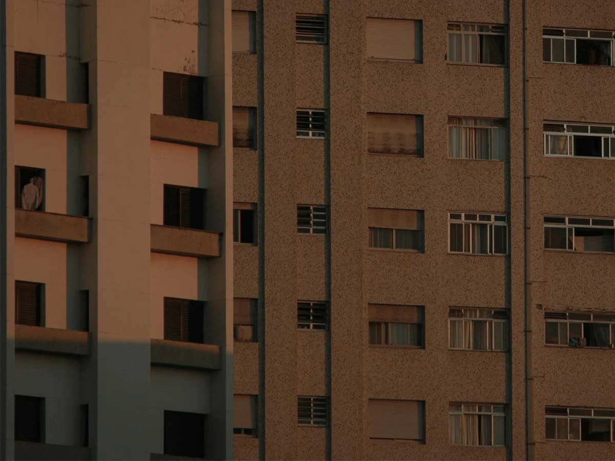 Exterior view of a multi-story residential apartment building in Brazil, representing affordable expat housing options.
