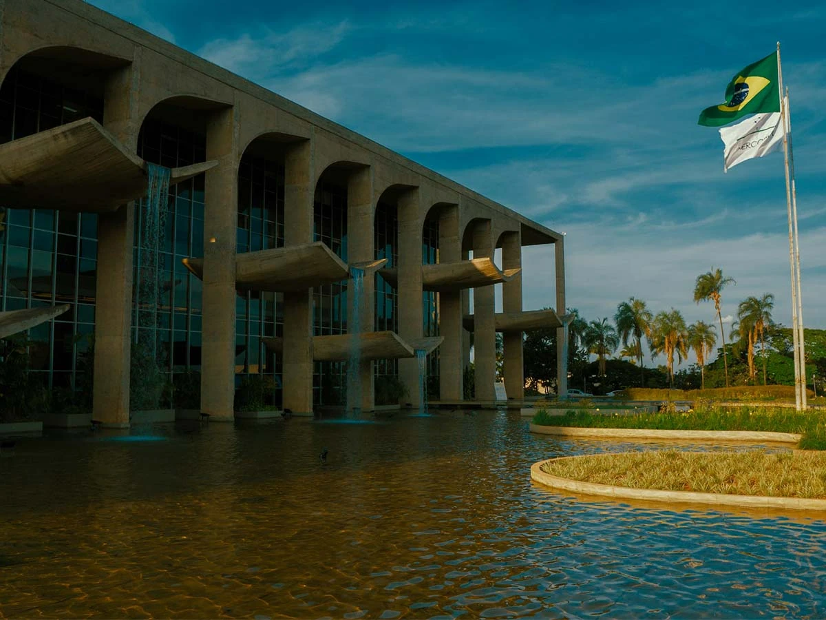 The iconic modern architecture of a Brazilian government building in Brasilia, representing official federal and diplomatic relations.